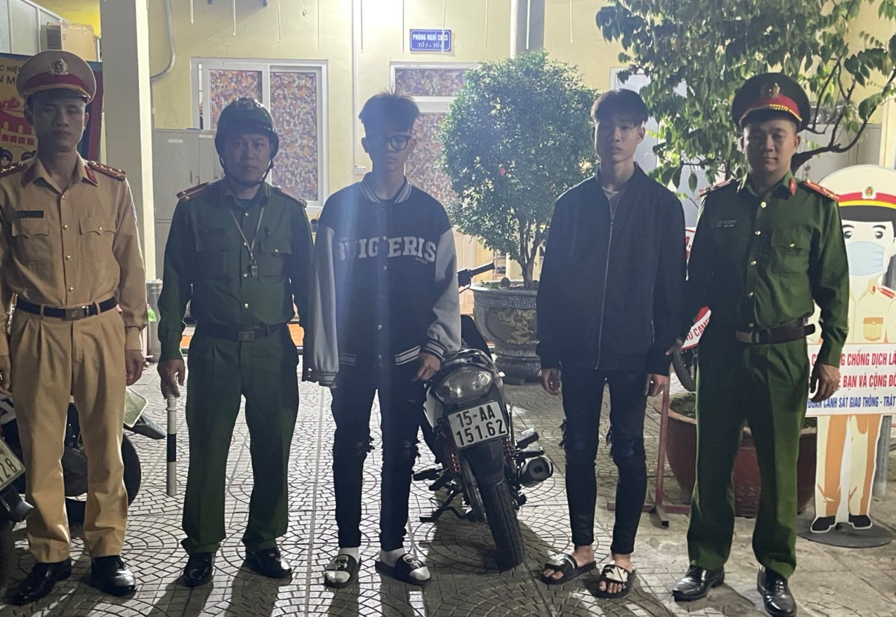 Công an quận Hồng Bàng: Kiên quyết bắt giữ, xử lý nghiêm 02 trường hợp lạng lách đánh võng